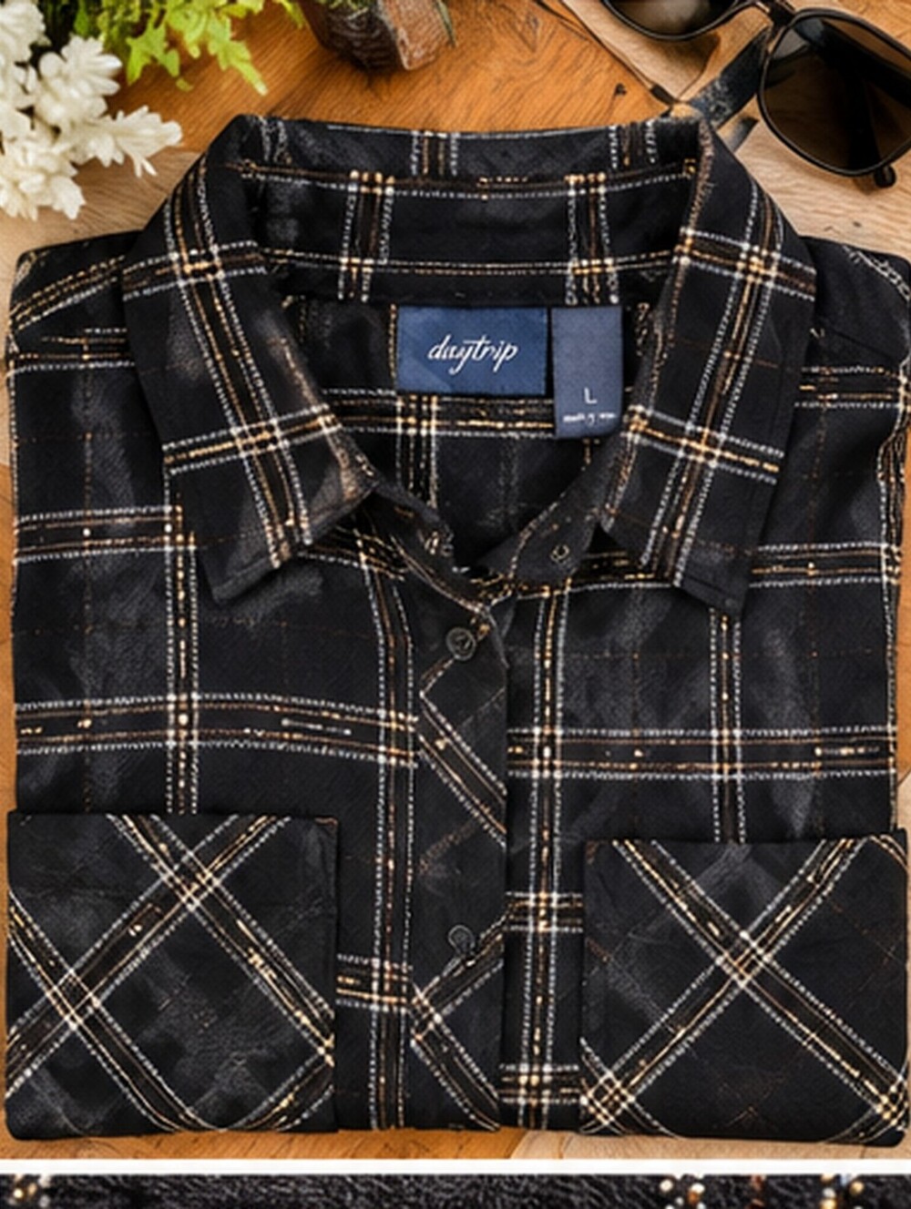 Daytrip Women’s L Black Plaid Gold Metallic Viscose Roll Tab Button Shirt
